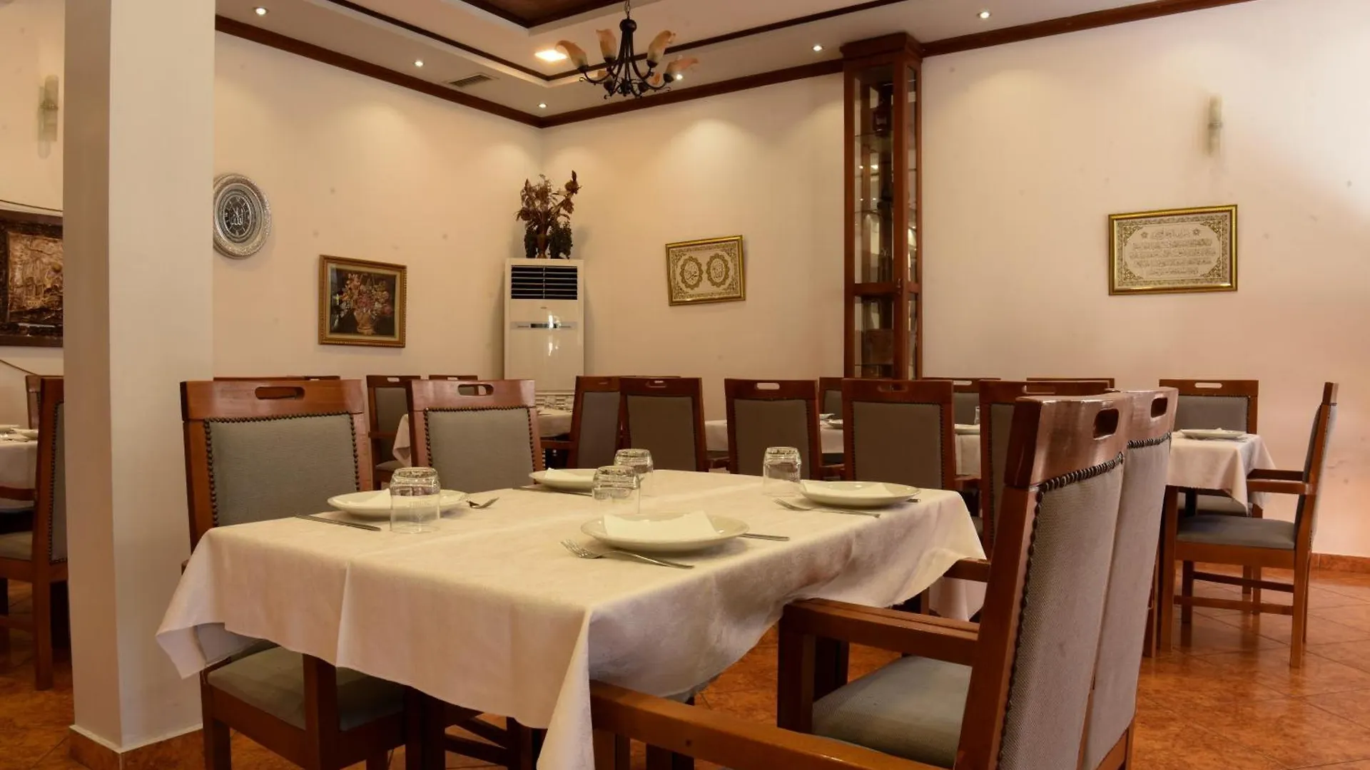 ***  Hotel Restorant Halal Il Tramonto. Vore Albania