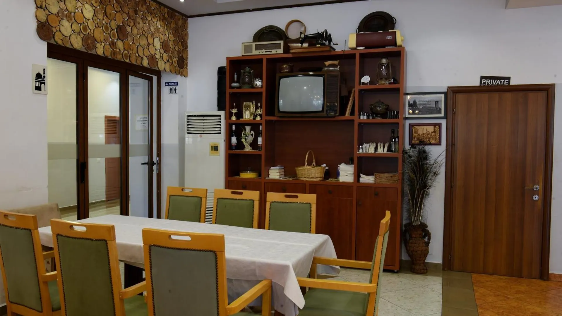 ***  Hotel Restorant Halal Il Tramonto. Vore Albania