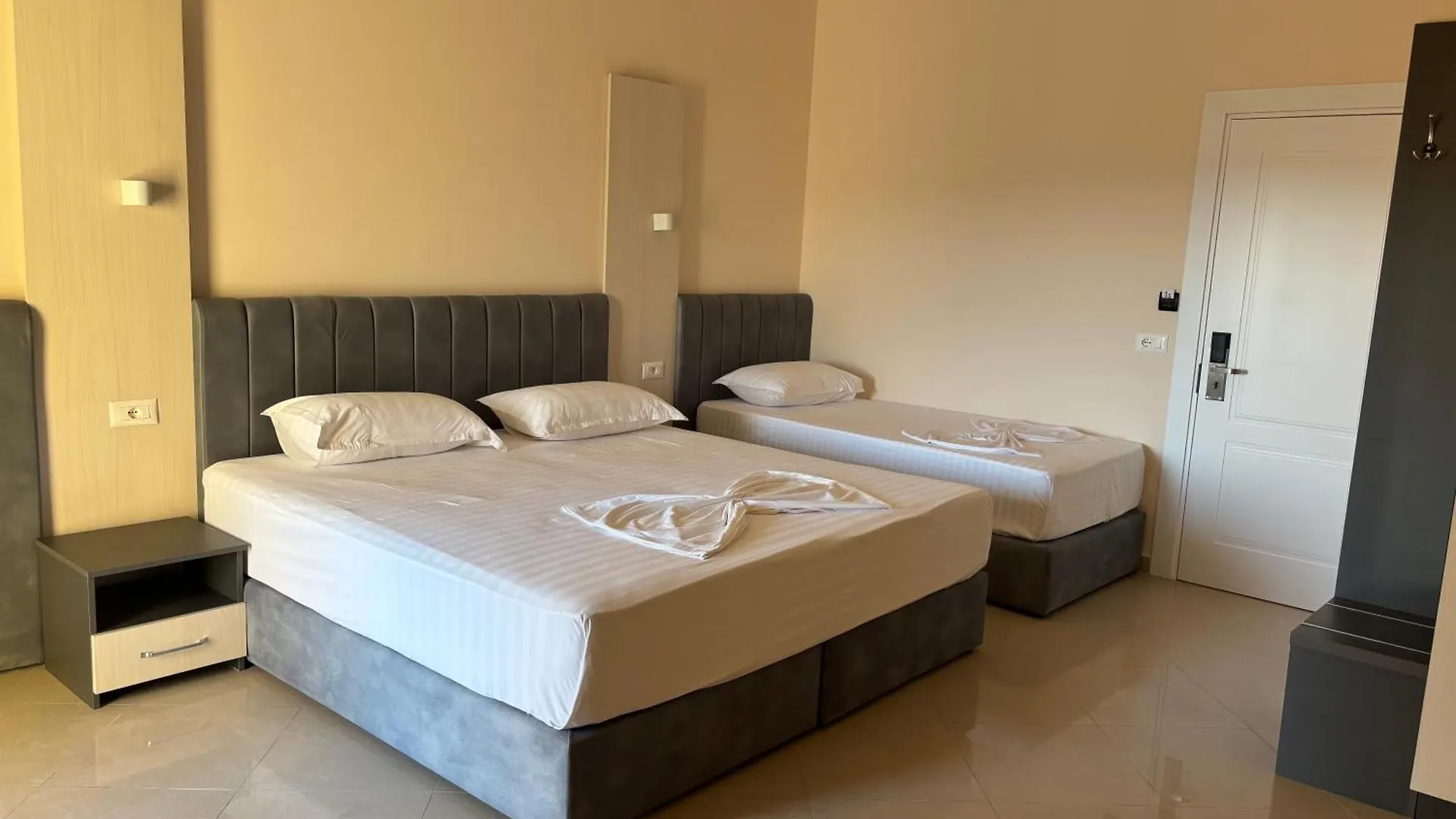 ***  Hotel Restorant Halal Il Tramonto. Vore Albania